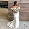 South African Mermaid Bridesmaid Dresses Long Off Shoulder Ruffles Maid of Honor Gowns Satin Cap Sleeves Plus Size Bröllop Gästklänning