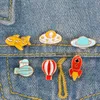 1000 olika modeller klassiska tecknade ikoner stil emalj pin genius galen vetenskapsman emblem knappar brosch anime älskare denim skjorta lapel pins