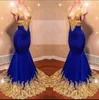 Halter Sexy Prom Dresses Afryki Long Głębokie V Neck Gold Lace Aplikacje Royal Blue Cocktail Party Dress Backless Suknie Wieczorowe