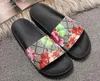 Hot Sale-Xury Slide Summer Fashion Wide Flat Slippery Sandaler Slipper Flip Flop Storlek 35-45 Flower Box