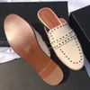 2020 New Hot Sale mulheres Sandals Designer Rebites Couro Deslize Pico Verona mula Flats preguiçosos Mocassins mulheres Slides Sapatos