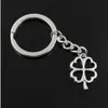 20 sztuk / partia Klucz Pierścień Keychain Biżuteria Posrebrzany Lucky Four Leaf Clover Charms Srebrny Wisiorek Prezent