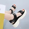 Sandali sportivi rivettati di design Sandali per il tempo libero da donna di marca di diamanti di lusso moda Scarpe da ragazza casual da spiaggia all'aperto in pelle di alta qualità