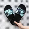 Designer-Gummi-Slide-Sandale, floraler Brokat-Herren-Slipper, Gear-Unterteile, Flip-Flops, Trend, hell gestreift, Strand-Slipper, Tarn-Flip-Flops