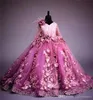 Ny Ankomst Långärmade Blomma Flicka Klänning Fuchsia 3d Flowers Princess Party Gown Luxury Ball Gown Girl Formell Bröllop Pageat Klänningar