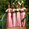 African Nigeiran Pink Split Bridesmaid Dresses A Line Off Shoulder Maid of Honor Gowns Bröllop Gästklänning Robes de Demoiselle d'Honneur