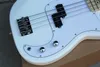 Großhandel Custom White 4 Saiten E-Bass mit weißem Schlagbrett, Chrom-Hardware, Ahorn-Griffbrett, kann individuell angepasst werden.