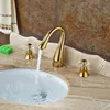 Rubinetto per lavabo dorato con doppia maniglia Rubinetto per lavabo diffuso su piano per vasca da bagno Rubinetto per lavabo a 3 fori Rubinetto caldo freddo