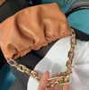 Novo conjunto de bolsas de noite em forma de nuvem bolsa de nuvem com embreagem de corrente grossa bolsa feminina bolsa de couro genuíno com clipe bolsas tiracolo