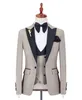 Handsome Beige Groom Tuxedos Peak Lapel Man Business Suit Wedding Party Blazer Waistcoat Byxor Sats (Jacka + Byxor + Vest + Slips) K46