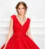 Abiti Quinceanera rosso di lusso con scollo a V Appliqued Lace Girl Pageant Abiti da festa Custom Made Ball Gown Formal Sweet 16 Prom Dress