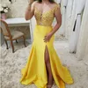 Floral Lace Applique Pérolas Amarelo Prom Vestido de Noite Vestidos de Sereia Sheer Decote Tampão Da Luva Formal Elegante Vestido de Noite Side Dividir