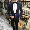 Hoge Kwaliteit One Button Navy Blue Groom Tuxedos Peak Revroom GroomsMen Mens Suits Bruiloft / Prom / Diner Blazer (jas + Broek + Tie) K352