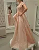 Abiti da ballo rosa pallido 2023 Nuove coppie Moda con spalle scoperte Gonna Hi Lo Applicazioni in pizzo guipure con volant laterali Abiti in tulle 929