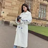 Kvinnors Trench Coats Ladies White Stitch Stripe Long Slim Suit Collar Double Breasted Tie Lace Design Casual Windbreaker Jacket