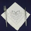 Ensemble de 12 serviettes de table Fshion Serviette de table en lin blanc ajouré 20 "x 20" pouces Serviettes de thé fleur brodées échelle