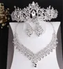 Set di gioielli di design di lusso per la sposa Festa di nozze Corone di cristallo Collana Set di orecchini Fasce per capelli con strass brillanti 243i