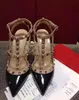 Designer pekade tå 2strap med dubbar höga klackar patent lädernitar sandaler kvinnor med stappade klänningsskor höga hälskor42046895