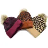 Famille parent-enfant Bonnets Léopard polaire chaude Soft Skull Cap pom pom bébé Chapeaux tricotés Fausse fourrure boule hiver tricot enfant Earflap Cap LJJA2827