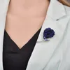 broche fleur en tissu féminin