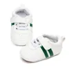 Sapatos de bebê menino menina tênis PU branco recém-nascido infantil primeiros andadores casuais berço mocassins