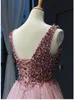 Sparkling Prom Dress Sweep Train Abiti da sera Sexy scollo a V senza maniche Backless vita alta Runway Abiti brillanti perline di cristallo