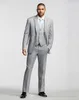 Personnaliser gris clair marié Tuxedos revers cranté homme bal costume d'affaires costumes de fête de mariage (veste + pantalon + gilet + cravate) J133