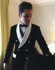 Mode svart sammet brudgum tuxedos höst vinter stil brudgummen män bröllopsklänning man jacka blazer 3 stycke kostym (jacka + byxor + väst + slips) 1092