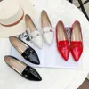 Vendita calda-Alta qualità Paillettes Tacchi Rosso Nero Bianco Scarpe eleganti da ufficio Mocassini da donna in vera pelle Scarpe Scarpe casual 2019 Nuovo arrivo