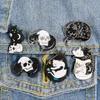 Mystisk häxa Katt Emalj Pin Månen och Stjärnor Kattmärke Brosch Lapel Pins Denim Jeans Skjorta Väska Punk Smycken Present till vänner