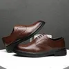 Oxford Formal Business Leather Coiffeur Brown Sapatos de escritório italiano Men vestido de noiva clássico e