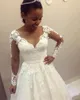 Vit En linje Tulle Långärmad Bröllopsklänningar Sweetheart Drop Waist Lace Applique Bridal Dresses Nigeria med pärlor