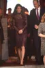 Volle Spitze Kleider für die Brautmutter Elegantes lila Stehkragen Hochzeitsgastkleider mit langen Ärmeln 2020 Knielanges Kleid für die Mutter