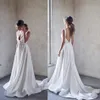 Line Bohemian A Dresses Pärlad spets Applique V Neck Boho Satin Long Bridal Gowns Rygglös landsstil Beach Wedding Dress Pplique