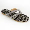 여름 플립 플롭 여성 Shining Crystal Slippers Leopard Flat Sandals 해변 슬리퍼 여성 2020 Zapatos de Mujer 큰 크기 34-43