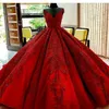 2022 luksusowa ciemnoczerwona suknia balowa Quinceanera sukienki Sweetheart koronkowe aplikacje kryształowe zroszony słodki 16 bufiaste tiulowe Plus rozmiar balu suknie wieczorowe