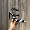 뜨거운 판매 - 새로운 패턴 디자이너의 가죽 브랜드 신발 연회 섹시한 파티 야외 해변 샌들 대형 us10 도매 리벳 샌들