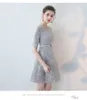 Silver Lace Juniors Robes de cocktail modestes courtes 2019 avec demi-manches Une ligne au-dessus du genou Filles Robe de bal courte et modeste informelle