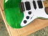 Chitarra elettrica verde vendita diretta in fabbrica con tastiera in acero, impiallacciatura di acero fiammato, battipenna bianco perlato, personalizzabile