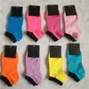 Karton Etiketleri Ile Çok Renkli Ayak Bileği Çorap Spor Amigo Siyah pembe Kısa Çorap Kız Kadın Pamuklu Spor Çorap Kaykay Sneaker