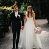 Romantische Brautkleider im Landhausstil in A-Linie mit V-Ausschnitt und Spitze, rückenfrei, bodenlang, abgestuftes Tüll-Hochzeitskleid, Brautkleider, Vestidos
