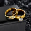 Klassisk ring Guldfärg Promise Anniversary Par Vigselringar Set för män och kvinnor Titan Stainless Steel Stone Smycken