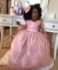 2019 New Puffy Pink Flower Girls Abiti per matrimoni Maniche lunghe Appliques in pizzo Sheer Back Big Bow Compleanno Bambini Ragazza Abiti da spettacolo