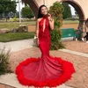 2019 Seksi Mermaid Kırmızı Tüy Gelinlik Tren ile Sparkly Sequins Aplikler Cut-out Yüksek Boyun Afrika Akşam Parti Törenlerinde Vestidos