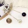 Mode luxe vintage beauté badge numéro élégant perle gland camélia fleur broche concepteur broches ensemble pour femme dames