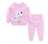 Kids Designer Kläder Baby Stickad Sweaterdräkt Nyfödda Vårtröjor Byxor Outfits Utomhus Animal Print Striped Stickad Kläder Set C7188