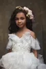 Snygg Lace Appliqued Backless Flower Girl Dresses for Wedding V Neck Beaded Toddler Pageant Gowns Tulle Tiered Kids Prom Dress