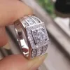 18K Platinum Mens Wedding Rings Fashion Silver Gemstone Engagement Ringar Smycken Simulerad Diamantring För Bröllop