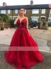 2020 Red Ball Modern Vestido Prom Dresses Quinceanera Applique frisada de cristal Spaghetti V-neck Abrir Voltar doce 16 vestem vestidos de noite elegante