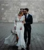 2020 Tanie Kości Ivory Szyfonowa Suknie ślubne Linia Kraj z aplikacją Długie rękawy Głębokie V Neck Side Slit Robe de Soriee Suknie Ślubne Bridal